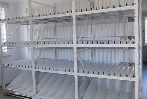 гребенчатые стеллажи с разделителями