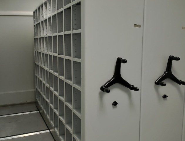 Мобильные стеллажи для склада с ящиками